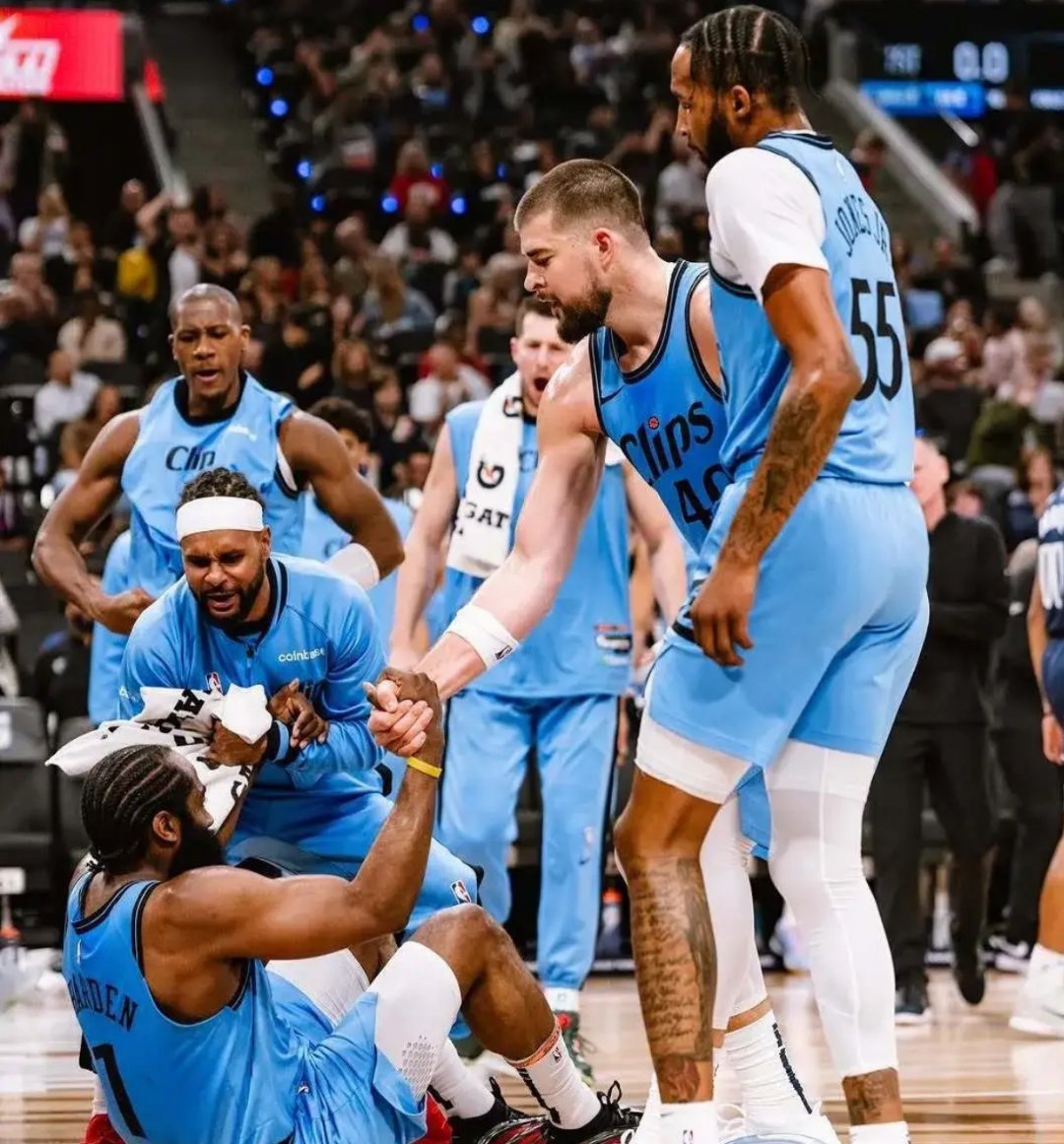 贝博棋牌 -关于NBA季后赛赛后走向成谜,阿斯顿维拉远射贴柱,引发热议,训练强度明显提升的信息