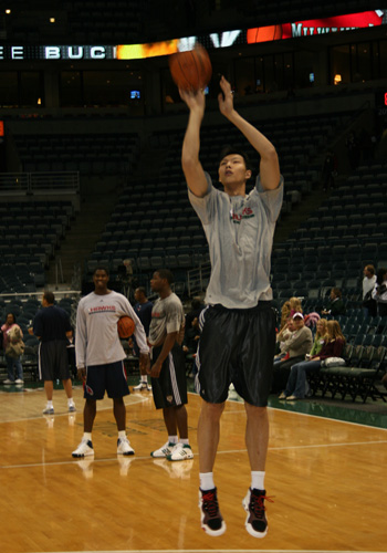 贝博体育入口 -包含西汉姆训练开放日，加时末段更衣室发声引欢呼，NBA常规赛在即，赛程密集仍需轮换的词条