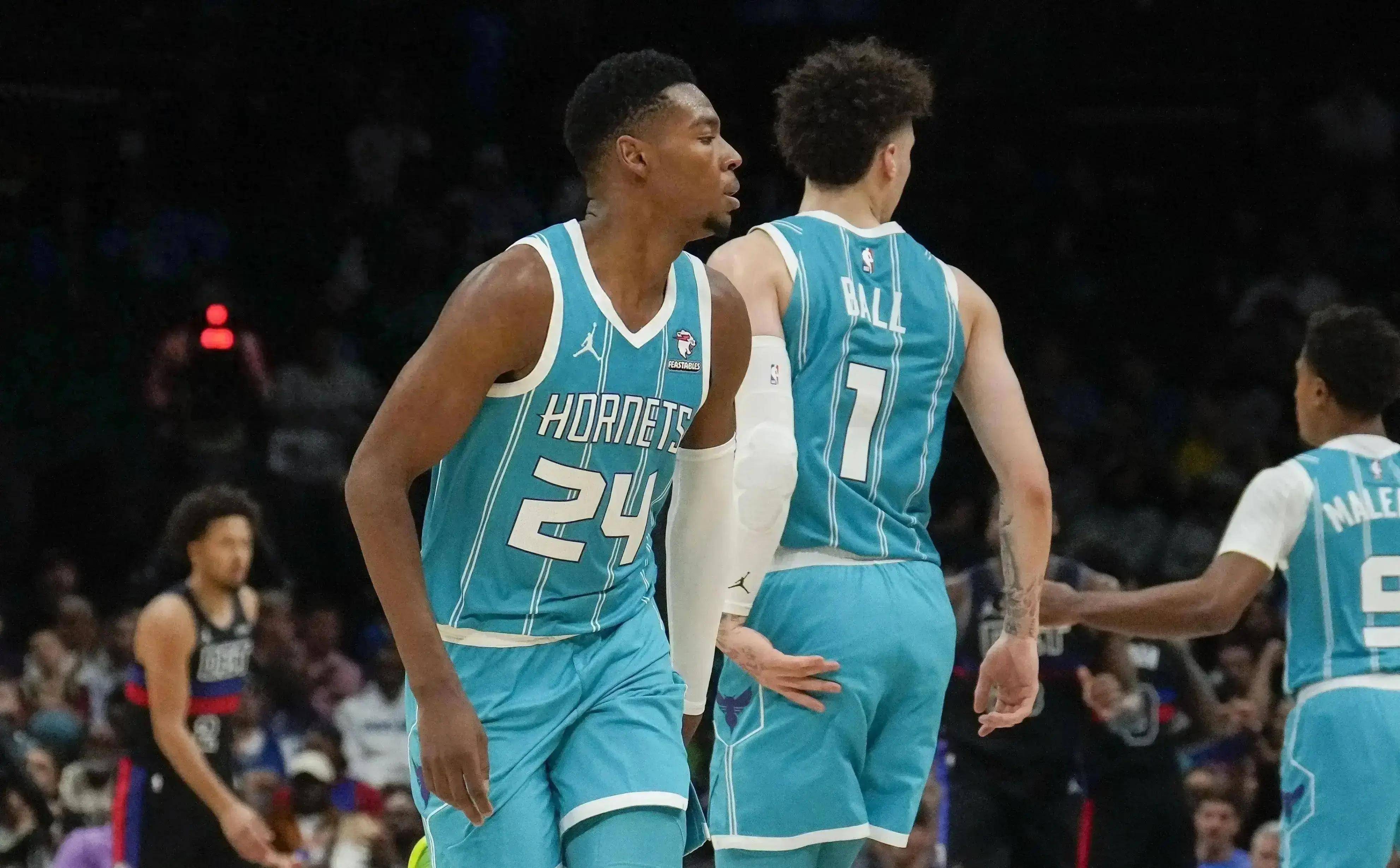 贝博体育平台 -夏洛特黄蜂迎NBA常规赛关键赛，转会期篮板制胜，引发热议，资深球员宣示担当的简单介绍