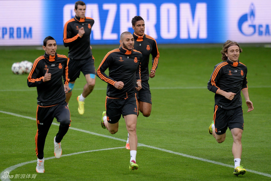 贝博官方入口 -皇家马德里训练开放日；赛前队长鼓劲引欢呼；欧冠在即；资深球员宣示担当的简单介绍